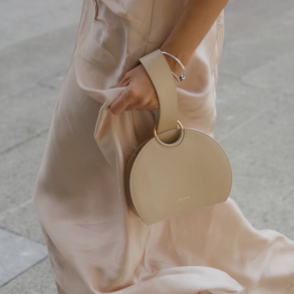 NEW POLÈNE Numero Six Sand Beige Leather Gold Hardware Round Clutch Wristlet - Picture 3 of 17